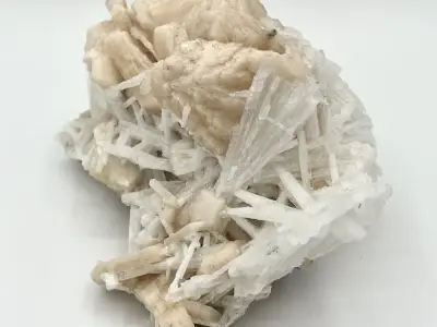 Stilbit se skolecitem