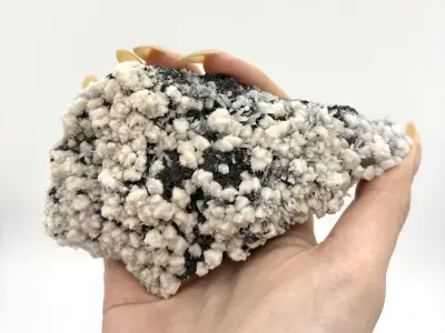 Křišťál, kalcit, galenit, pyrit