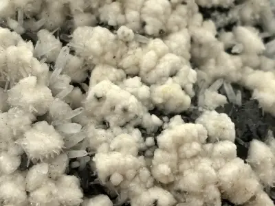 Křišťál, kalcit, galenit, pyrit