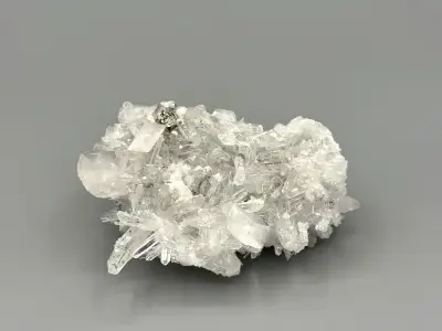 Křišťál, pyrit
